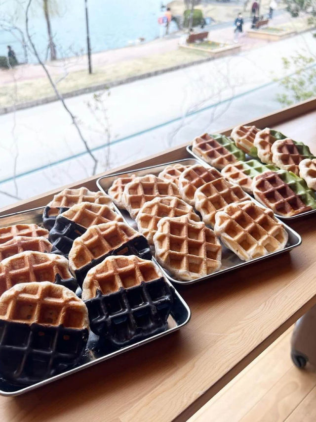 【福岡カフェ】美味しいワッフルを公園で食べられる