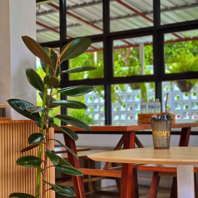 ☕PROM'S CAFE & EATERY