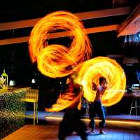 Rooftop Bar ที่มีโชว์ควงกระบองไฟในกทม