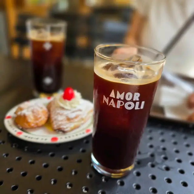พักผ่อนที่คาเฟ่สไตล์อิตาลี Amor Napoli