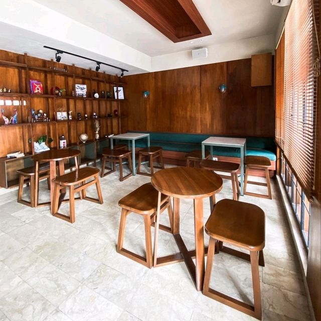 KAMAN COFFEE ROASTERY| A COMFORTABLE COFFEE SHOP FOR WFC IN DEPOK