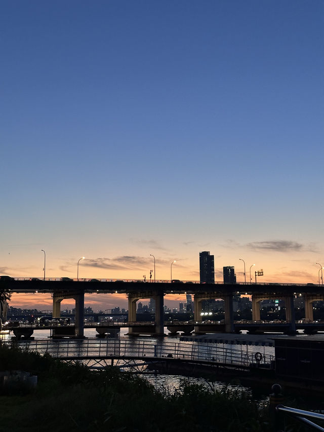 🇰🇷 最適合野餐的首爾漢江公園 🍘 日落美景 🌅