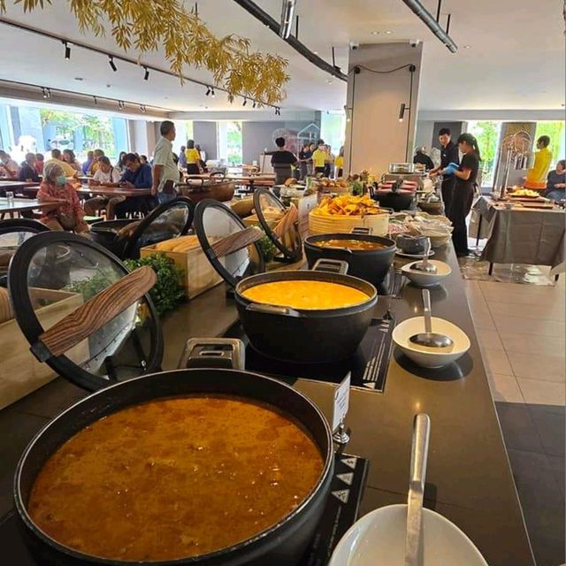 🥢🍽 บุฟเฟ่ต์ข้าวแกงโรงแรมหรู 99 บาท‼️