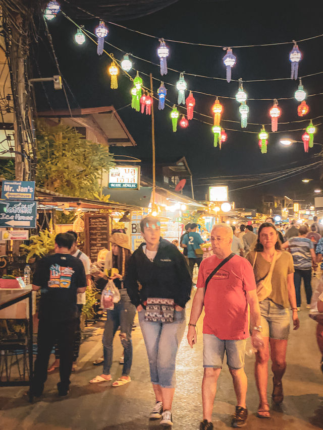 Pai Walking Street: A Vibrant Nighttime Bazaar