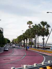 สัมผัสความสงบยามเช้าที่หาดพัทยา