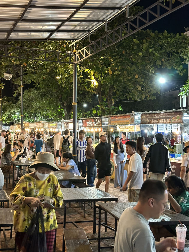 LUANG PRABANG NIGHT MARKET - Laos