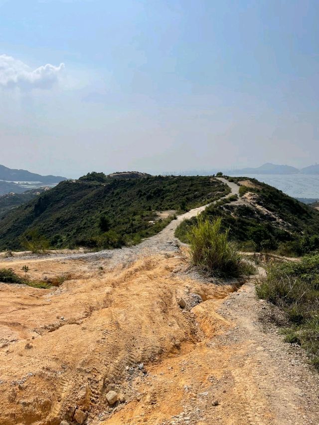  【打卡位】屯門輕鬆行山遊：走進迷你大峽谷菠蘿山
