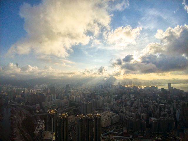 🌇✨ 香港sky100，360度全景欣賞到維多利亞港的美景！ ✨🌇