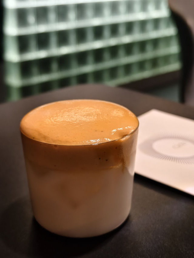 暗黑型格裝修多國菜酒吧