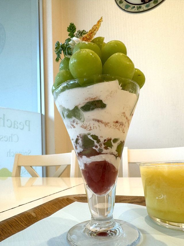 【北九州カフェ】旬のフルーツをたっぷり使ったパフェが人気のフルーツショップ✨️
