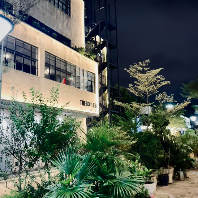 Stumbled across this retro artsy district in Xiamen
