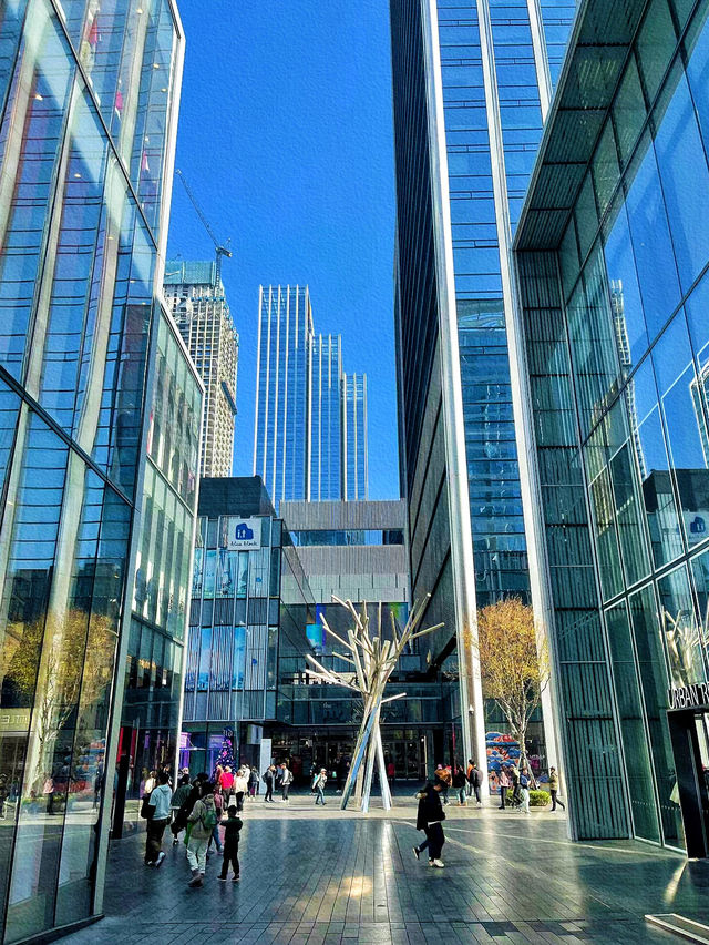 深圳萬象天地：藝術與潮流的相遇地點🎨✨🛍️