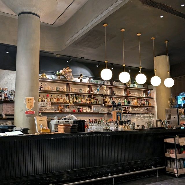 「華山町 餐酒館」藝文特區旁的時尚驛站