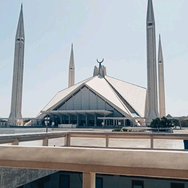 A MOSQUE WITH CONTEMPORARY ARCHITECTURE.