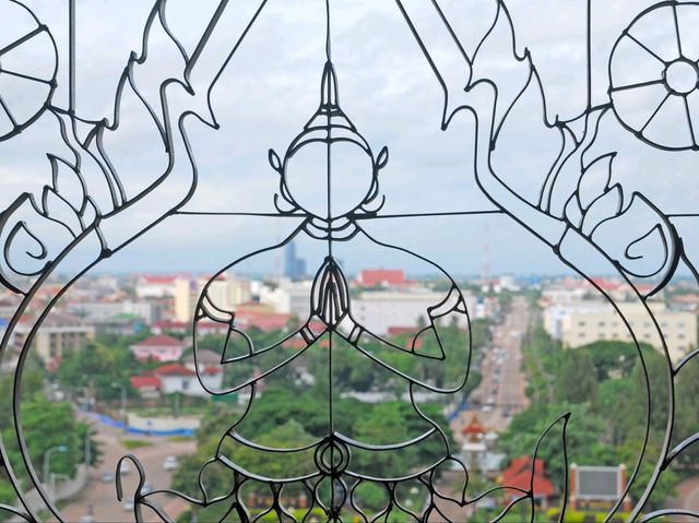 Patuxay - Victory Monument ประตูชัย เวียงจันทน์