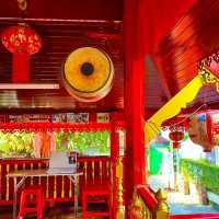 สักการะศาลเจ้าพ่อหลักเมืองชลบุรี