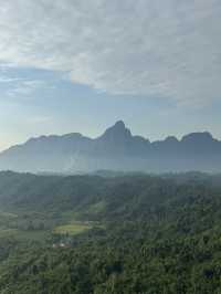 ผาหนามไซ | วังเวียง ⛰️🌤️🌳🇱🇦