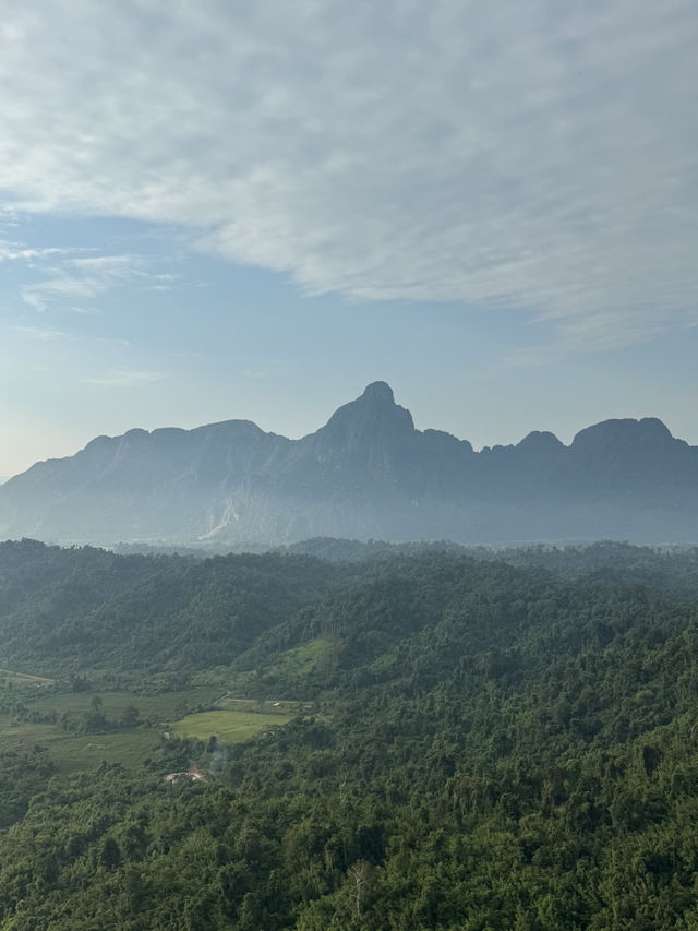 ผาหนามไซ | วังเวียง ⛰️🌤️🌳🇱🇦