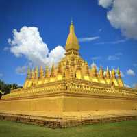 พระธาตุหลวงที่สวย/สำคัญของ สปป.ลาวอายุกว่า 2000 ปี