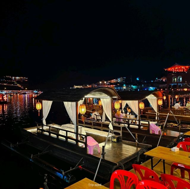 ล่องเรือ ชมแสงไฟบ้านรักไทย แม่ฮ่องสอน