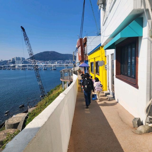요즘 핫하게 뜨고있는 부산의 흰여울마을을 가보자