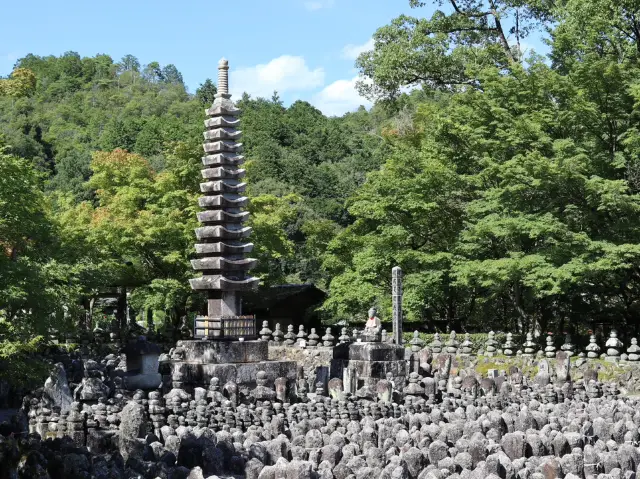 Find Tranquility and History at Adashino Nenbutsuji Temple