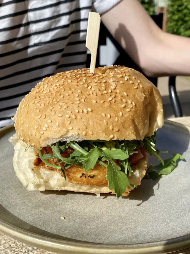 Larry’s Cafe