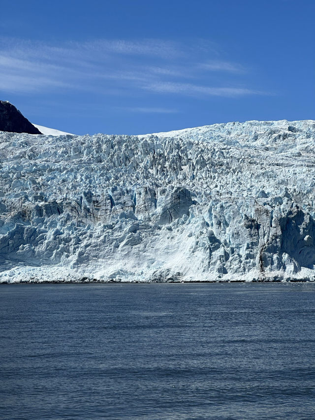 A majestic national park with glaciers!