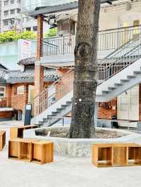 🇭🇰 鬧市中的古老建築，有小植物園草地，還可以睡覺🤣