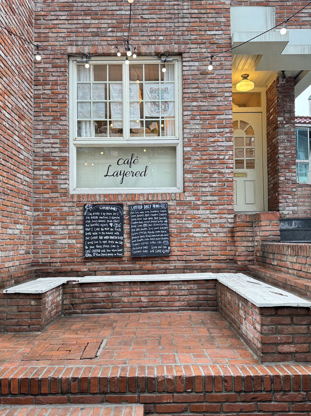 Cafe layered