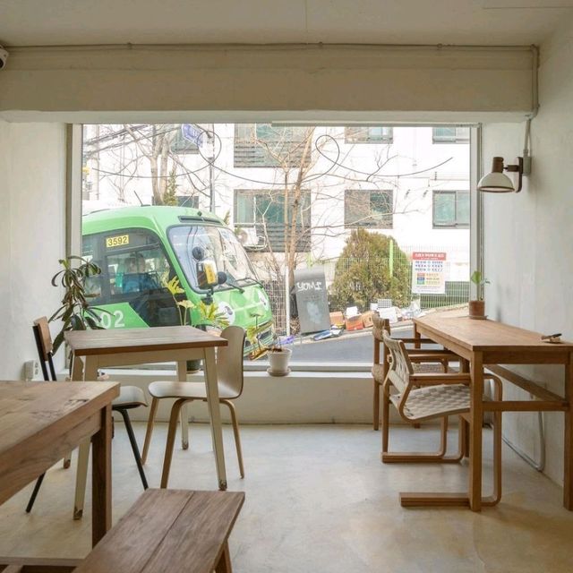 Eave Cafe Seoul