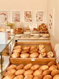 Beautiful Interior & Delicious Salt Bread 🥐☕