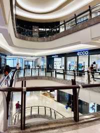 “The Gardens Mall: A Modern Harmony of Glass, Wood, and Elegance”