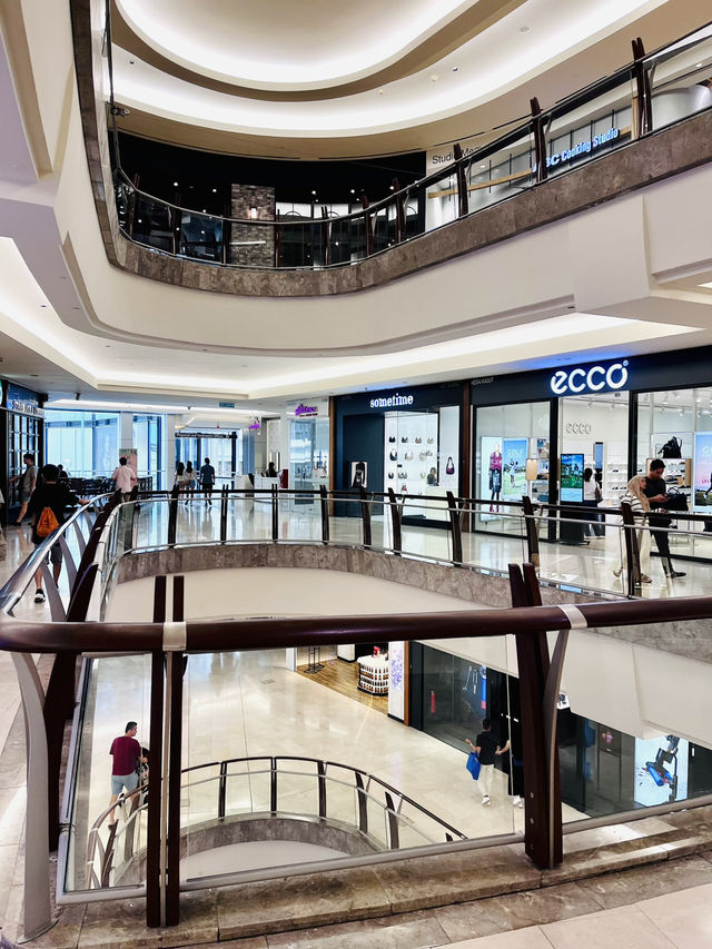 “The Gardens Mall: A Modern Harmony of Glass, Wood, and Elegance”