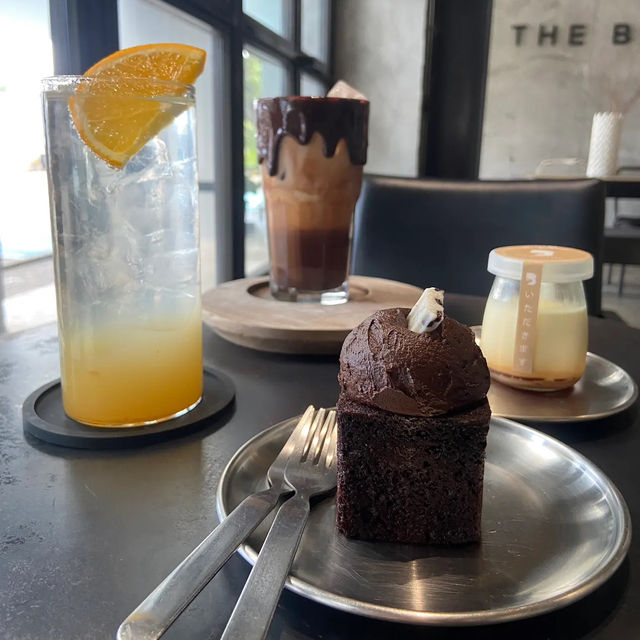 เที่ยวคาเฟ่ชิลๆ ย่านเจริญเมืองเชียงใหม่ ☕️