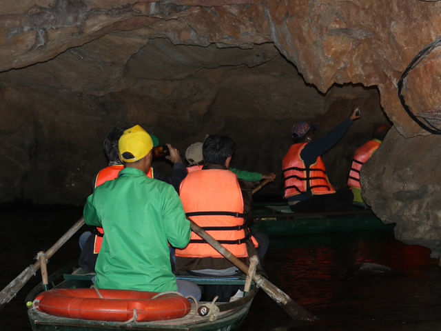 Paddle Through Paradise: Kayaking in Trang An, Ninh Binh