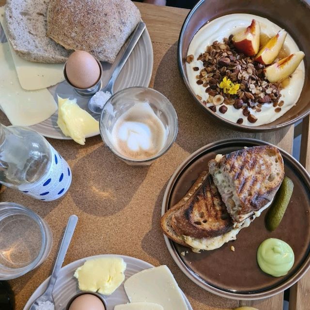 A brilliant spot for coffee & bite