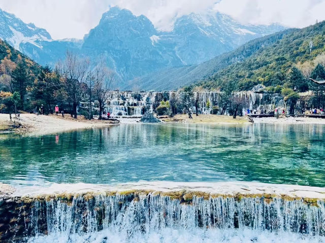 Baishuihe River in Spring - A Hiker's Paradise Amidst Blooming Flowers