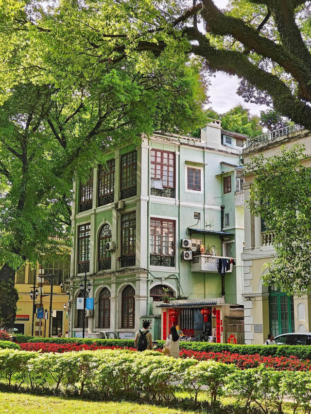 Discover the charm of Shamian Island in Guangzhou! 🏝️