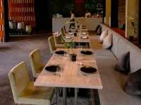 ร้านอาหารไทยต้นตำหรับแท้ๆ ที่เรือนนพเก้า