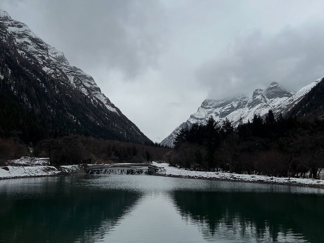 Mount Siguniang's Snowy Splendor