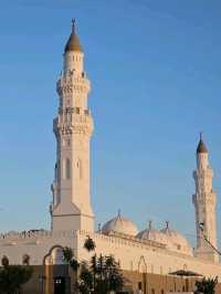 Quba Mosque: A Peaceful Gem in Medina 🕌🌤️🌙💫🕊️
