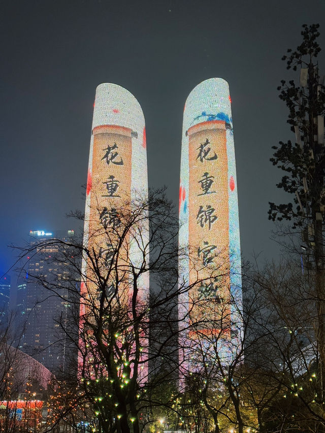 Twin tower ตึกแฝด กลางย่านธุรกิจ ที่เฉิงตู