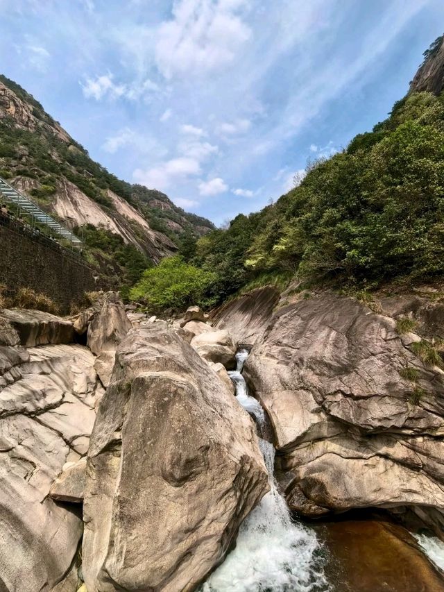 Zhàngshān Grand Canyon: Spring’s Oasis of Adventure