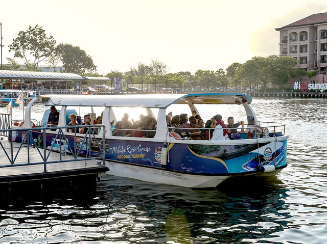 🌊🚢 Melaka River Cruise Review: A Magical Nighttime Adventure! ✨🌙