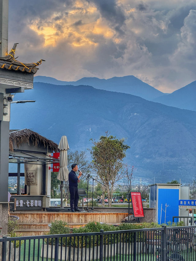 The Perfect Curve: A Springtime Pause at Dali’s Scenic S湾