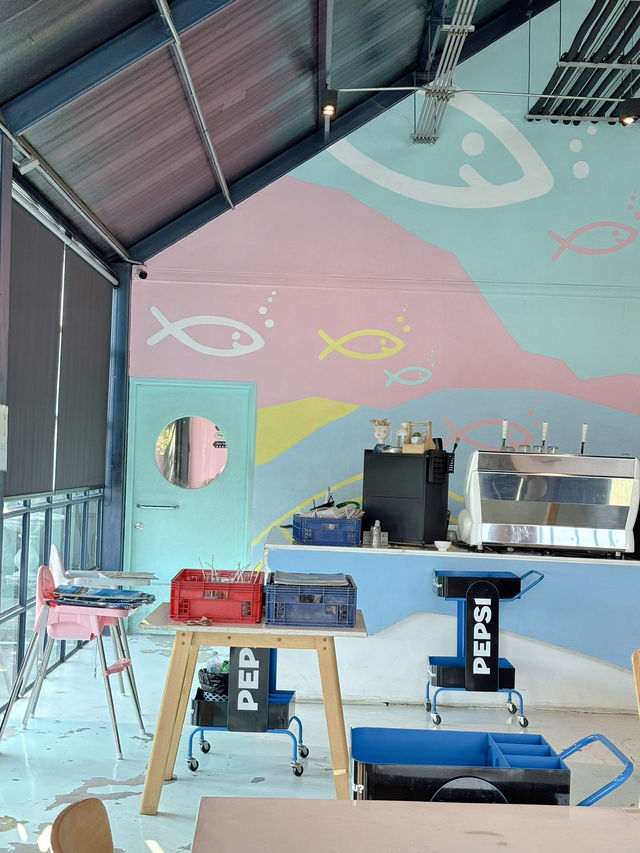 มีน้ำมีปลา ร้านอาหารริมน้ำบางปะกง ที่แปดริ้ว