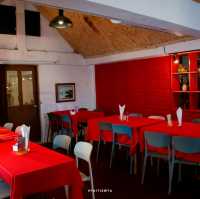 ร้านอาหารสุดคราสสิค ฟีลเรโทรย้อนยุค Grill 'n Brew