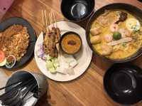 【Baba Can Cook】  “ただのカレー麺じゃない。”スパイス香る、二層構造のニョニャラクサ。