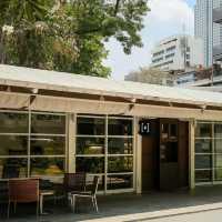F.l.X Neilson Hays คาเฟ่ที่ผสมรวมกับสมุด
